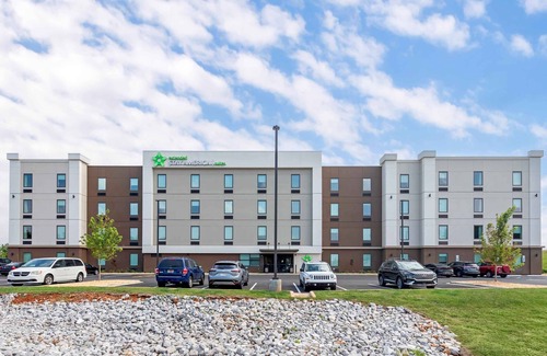 Asheville Hotel | Off I-240 - Cozy King Bed Room Perfect for your Extended Business or Leisure Stays