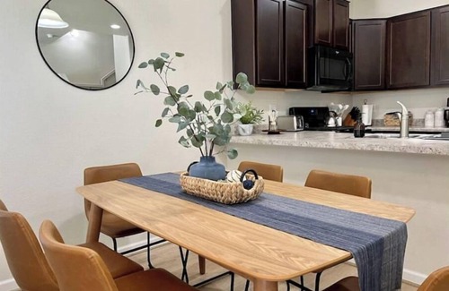 Longmont House | OFF-THE-DIAGONAL 2-Bedroom Townhome