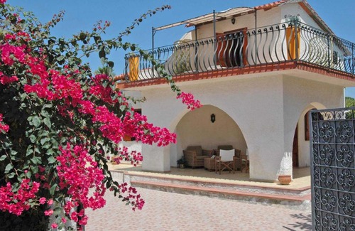 Ognina Villa | Ognina Villa Sleeps 8 Pool Air Con WiFi