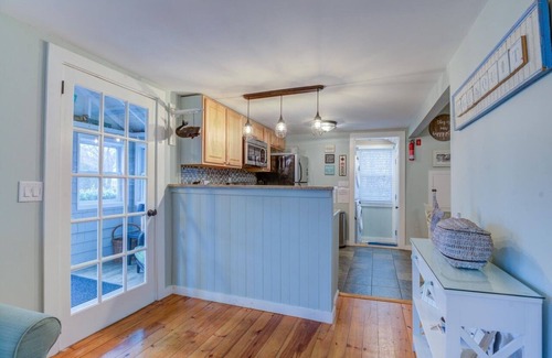 Ogunquit Cottage | Ogunquit Footbridge Beach, sleeps 6, outdoor shower & fireplace, smoke free home