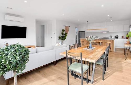 Grovedale House | OH SO Coast-10 Mins to Torquay, Barwon Heads, Golf