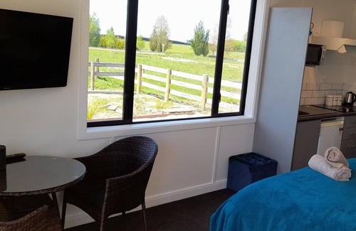 Fernside House | Oh so peaceful! Stunning rural view, hot spa pool,small dogs welcome.