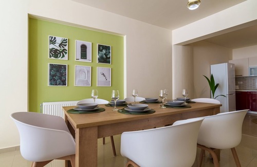 Agios Nikolaos Apartment | Oikies. Luxury Apartment with Lake View | private free parking area