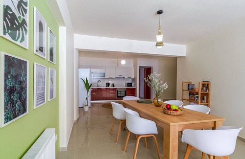 Agios Nikolaos Apartment | Oikies. Luxury Apartment with Lake View | private free parking area