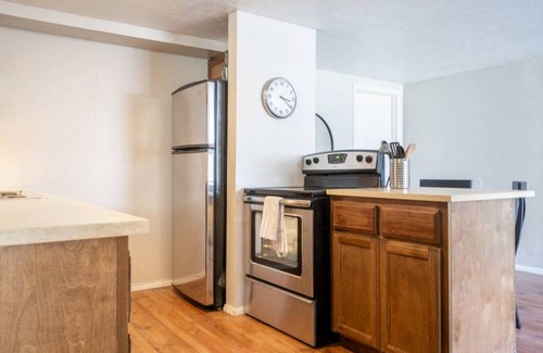 Lincoln Terrace Apartment | OKC 8 · Historic 1920`s Brick Beauty! In Medical District