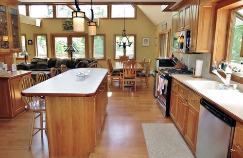 Mount Holly Ski Chalet | Okemo Mt. House Mins. from Jackson Gore HOT tub Billiard sleeps 11-15