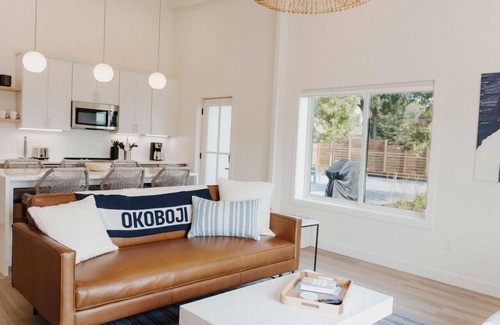 Okoboji Villa | Okoboji Flats 4 at the Lake (Off East Lake)