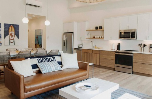 Okoboji Villa | Okoboji Flats 5 at the Lake (Off East Lake)