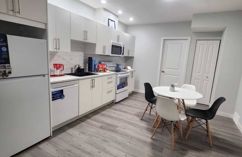 Okotoks House | Okotoks Oasis (Brand new Cosy 1 bedroom basement suite)