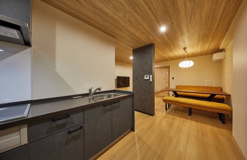Fukushima House | Okunoyado Fuku 1F [Accommodates up to 8 people] 4-way access for comfortable travel! One stop from Osaka Station and a 5-minute walk from JR Fukushima Station! 3 stations and 15 minutes to USJ!