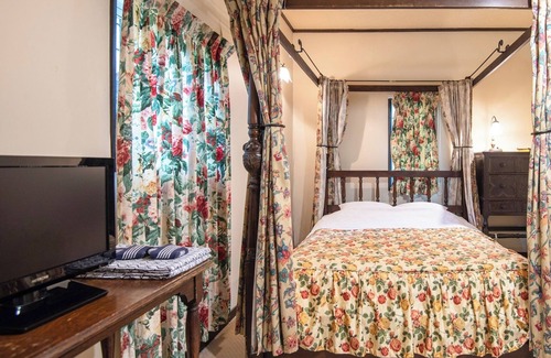 Nikko Hotel | Old British style cottage double with Westernstyle bath and openair bath/Nikko Tochigi