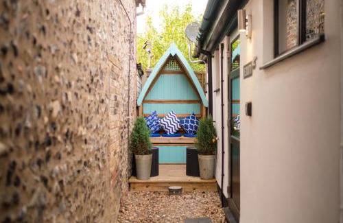 Brandon Apartment | Old Fire Station - a quaint and quirky little home