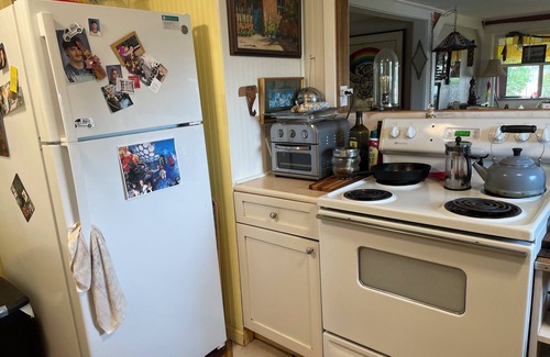 The Dalles Cottage | Old & Funqui, a charming 1910 cottage in the Columbia River Gorge. Pet friendly