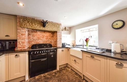 Alfreton Cottage | Old Horns Cottage -Beautiful Country Style, Close by to the picturesque Peak District