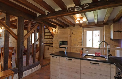 Les Ventes-de-Bourse Cottage | Old house with enclosed garden in the forest