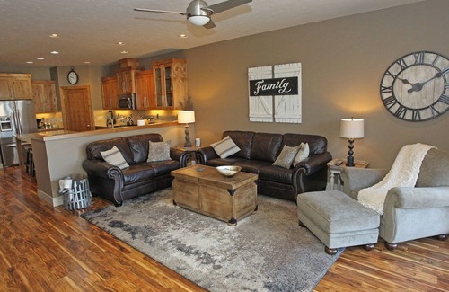 Southern Crossing House | Old Mill Getaway at Deschutes Landing