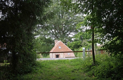 Marchainville Cottage | Old Mill with Terrace in Nature, Pets Allowed