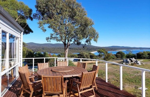 Binalong Bay House | Old Salty. (Airbnb)