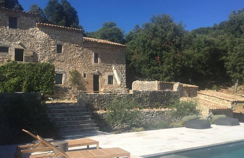 Villars House | Old Sheepfold with in the middle of the woods with heated swimming pool