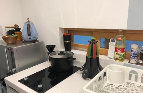 Yeongdo Apartment | old town small & cozy, great ocean & old town view