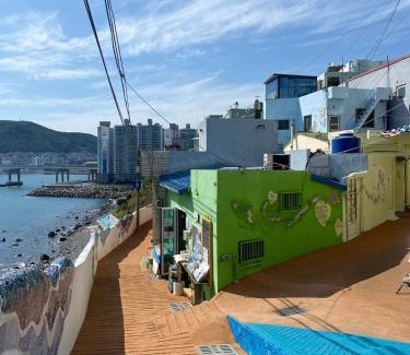 Yeongdo Apartment | old town small & cozy, great ocean & old town view