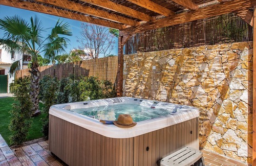 Quarteira Villa | Old Village Vilamoura sleeps 8-10. Hot tub,Pool Table,Golf View Full Refurbished