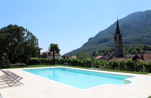 Mergozzo Apartment | Oleandro 2 apartment in Mergozzo with pool