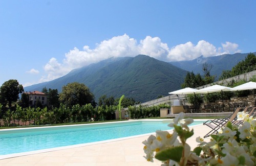 Mergozzo Apartment | Oleandro 2 apartment in Mergozzo with pool