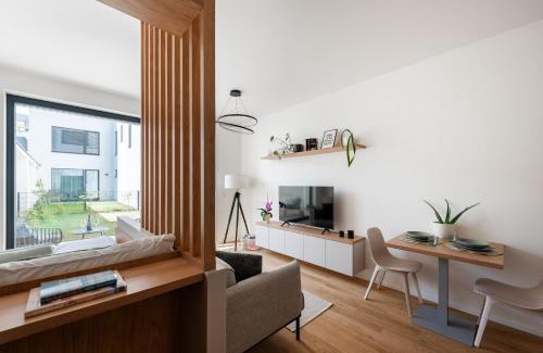 Holesovice Apartment | Olive Garden Apartment with Garage