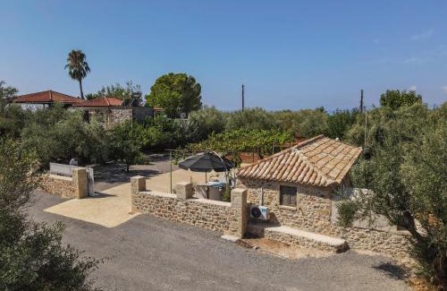 Kardamyli House | olive grove by the sea 30m from the beach