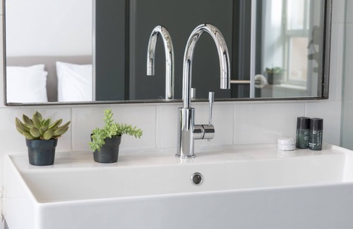 Neve Tzedek Hotel | Oliver