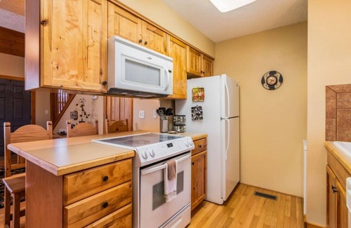 Reeds Spring Cabin | Olivia Court 10 min from silver dollar city