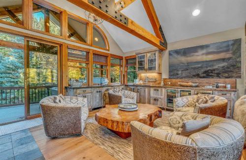 Olympic Valley House | Olympic Valley Getaway with Hot Tub & 2 Wet Bars