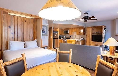 Olympic Valley Hotel | Olympic Valley Mountain Retreat! Outdoor Spa Tub, Full Kitchen, Free Parking!