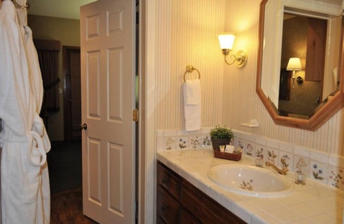 Olympic Valley Resort | Olympic Village Inn 1 Bedroom Sleeps 4