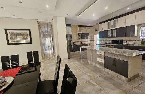 Rustenburg House | Omosa Guest House