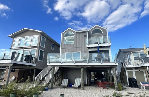 Manahawkin House | On Bay!☀️Beautiful views & sunsets🌅 Dock to swim & kayak 🛶 Chef kitchen🍹Pets OK🐶