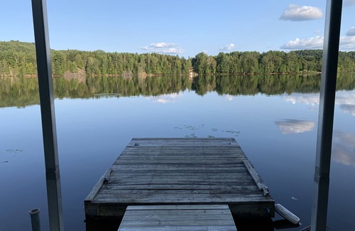 Bowman Cottage | On La Lièvre river - Lovely cottage with private beach, pet friendly and Wi-Fi!