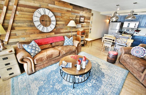 Dillon Condo | On Lake! Fully Updated! Ground Floor, Hot Tub. Walk to Concerts, Marina