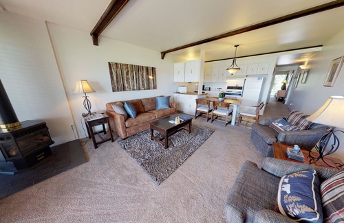 Dillon Condo | On Lake! Ground Floor, Views, Hot Tub. Walk to Marina, Concerts, Dining