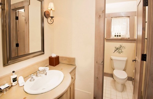 Vail Ski Chalet | On-mountain Game Creek With 4 Br & Hot Tub, Sleeps 9! 4 Bedroom Home by RedAwning