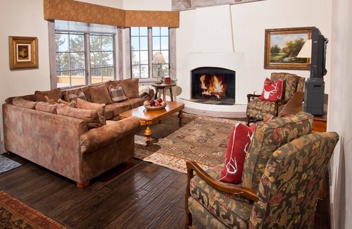 Vail Ski Chalet | On-mountain Game Creek With 4 Br & Hot Tub, Sleeps 9! 4 Bedroom Home by RedAwning