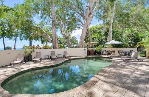 Palm Cove Apartment | On Palm Cove Beachfront Apartments