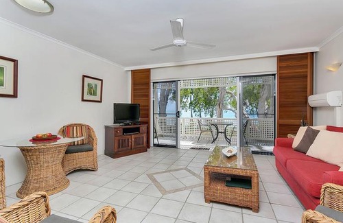 Palm Cove Apartment | On Palm Cove Beachfront Apartments