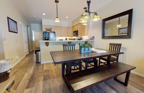 Mammoth Lakes Condo | On Sierra Star Golf Course! Washer/Dryer, Gas Grill. Quiet Location, Pool