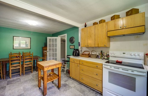 Bakersville Cottage | On-Site Stream: Serene Cottage in Bakersville!