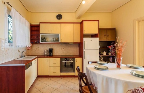 Akrogialion Apartment | On the Beach - Akroyali Family Lodging