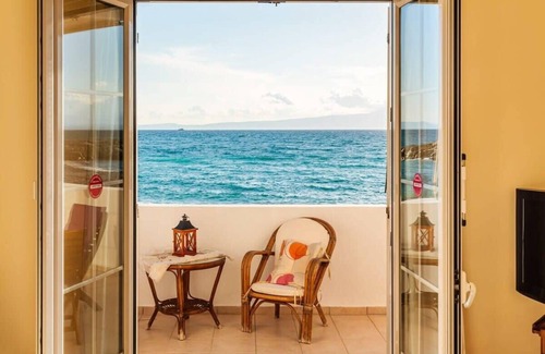 Akrogialion Apartment | On the Beach - Akroyali Family Lodging