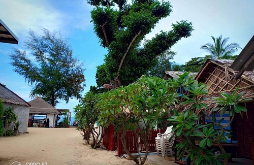 Ko Lanta Hotel | On the Beach