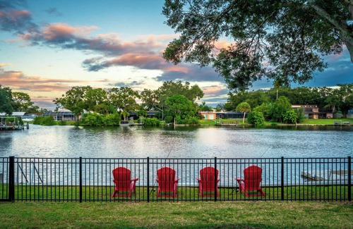 Largo House | On the Creek|Waterfront|Heated Pool|Game Room